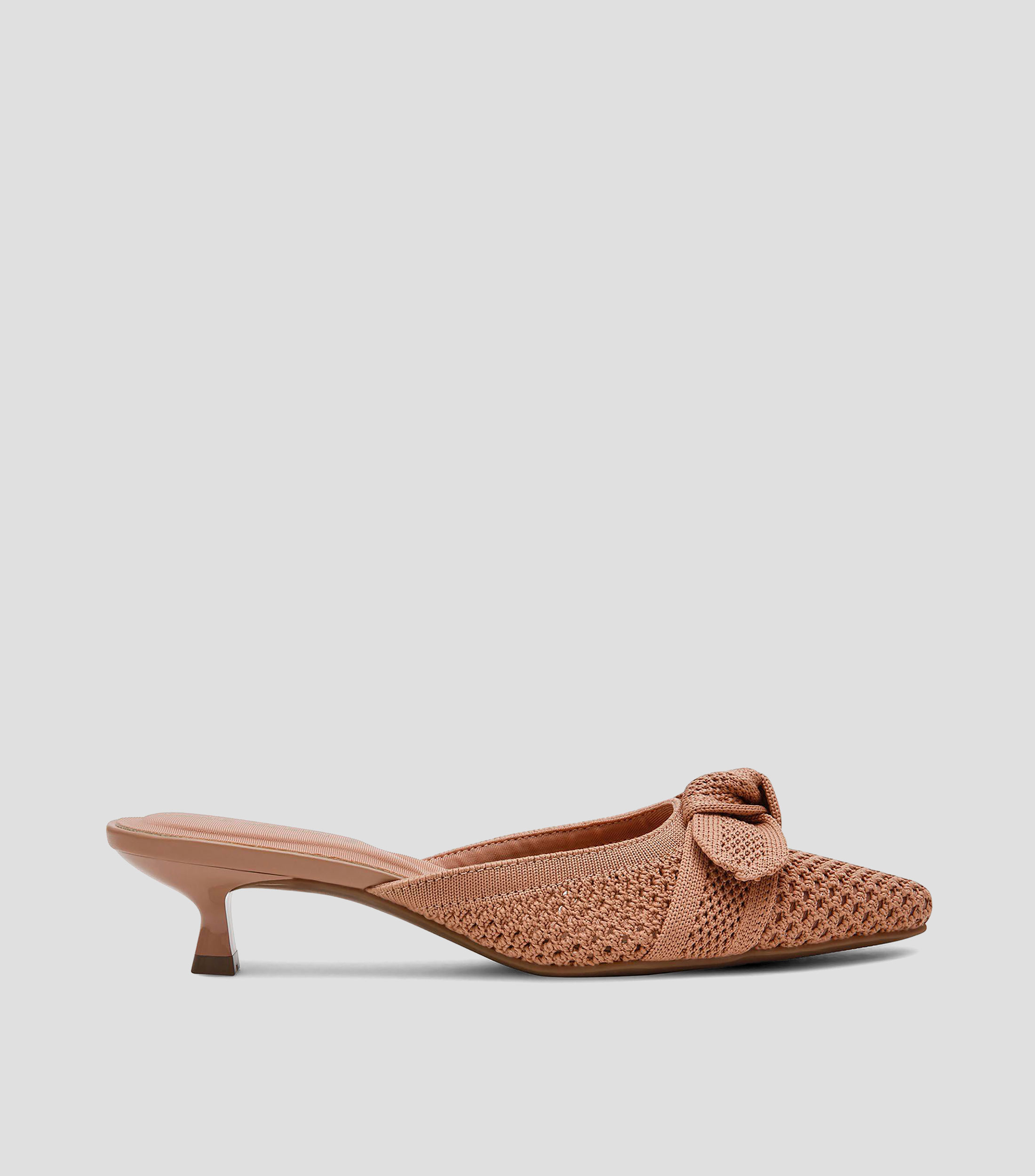 Zapatillas con tacón bajo de aguja Mujer